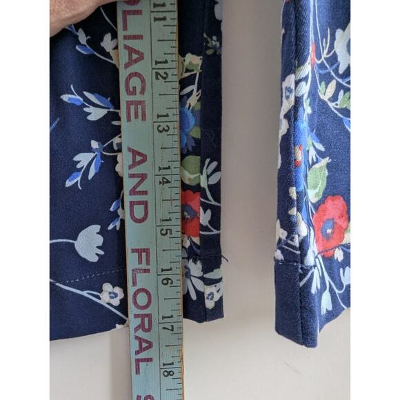 St Johns Bay Pants Womens 8 Blue Floral Lightweight Capris - Picture 7 of 10